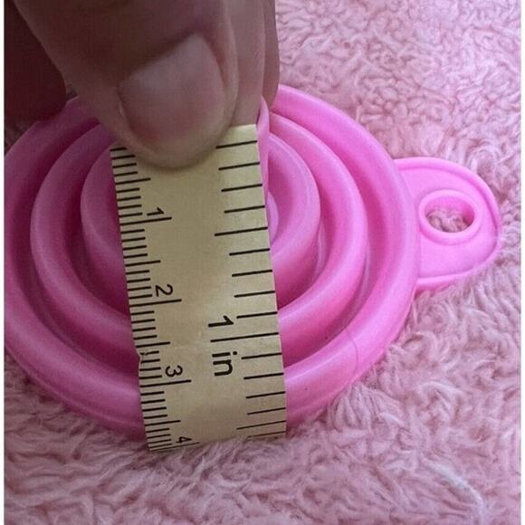 -ASSESORY KITCHEN Lor of 2 Collapsible Silicone Funnel‎ In Pink 2.5” - Picture 7 of 9